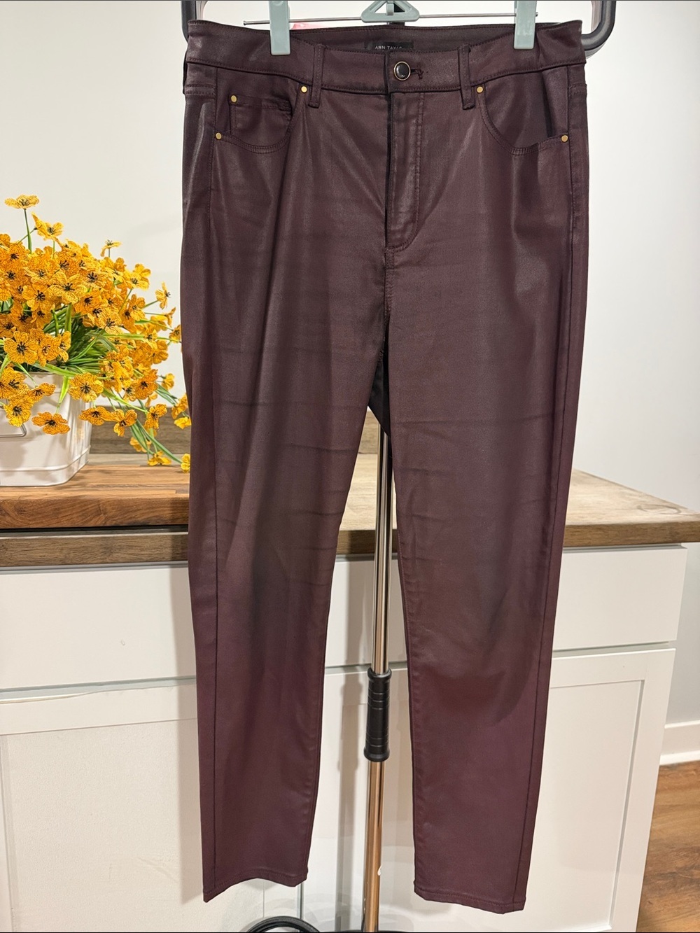 Ann Taylor Curvy Fit Skinny Pants in Burgundy size 10